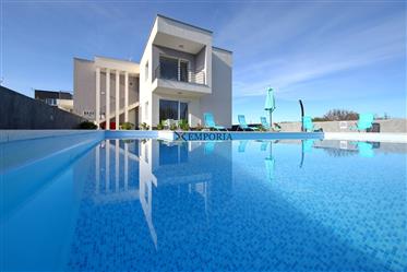  Haus mit Swimmingpool, in Zaton bei Zadar