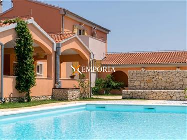 Luxury villa with pool on a 2506 m2 plot