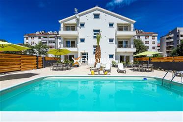 Villa avec 6 appartements et piscine, Zadar – Bili Brig