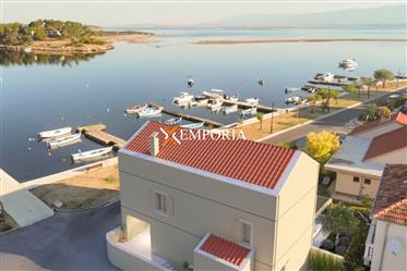 Beautiful newly built villa with pool – 1st row to the sea – Nin