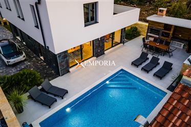 Schönes neues Haus mit Pool, Privlaka
