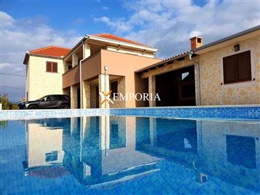Mediterranean style house with swimming pool, furnished, Privlaka