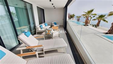 Luxusapartment mit Pool, direkt am Meer, Erdgeschoss, Bibinje