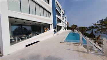 Luxusapartment mit Pool, direkt am Meer, Erdgeschoss, Bibinje