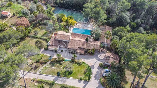 Exceptionnel Villa With Tennis In A Gated Domaine