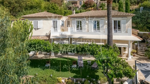 Spacious villa with panoramic sea view