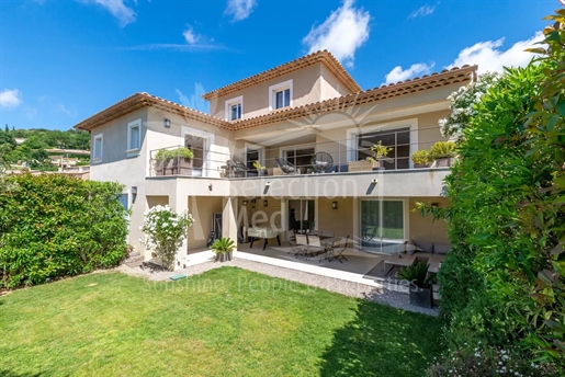 Splendid villa with panoramic views and walking distance to Cabris