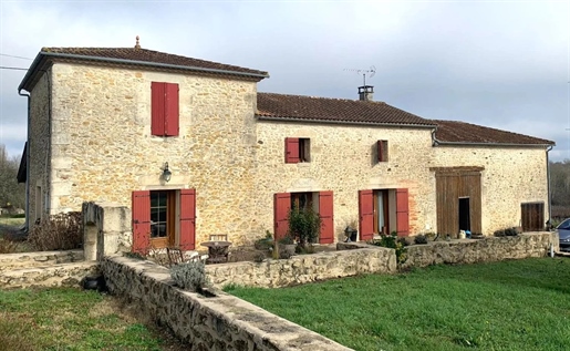 Near St Macaire, Real estate complex composed of 2 houses + outbuilding – Ref 1173