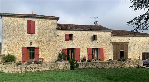 Near St Macaire, Real estate complex composed of 2 houses + outbuilding – Ref 1173