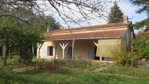 Kleines Dorfhaus mit überdachter Terrasse, Garagen und Garten - Ref 1154