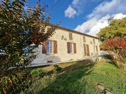 Stone house of 138 m² with 3 bedrooms - garage of 200 m² - plot of land 5400 m² - ref 1147