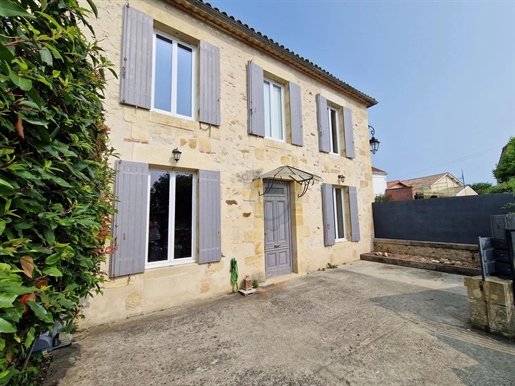 Renovated stone house - 3 bedrooms - Courtyard of 70 m² - Ref 27