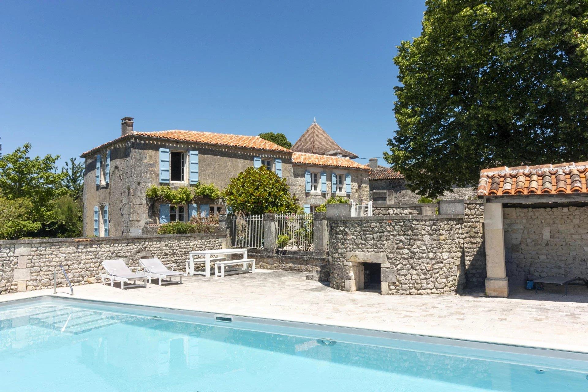 Beautiful logis with pool, guest cottage and superb vineyard views
