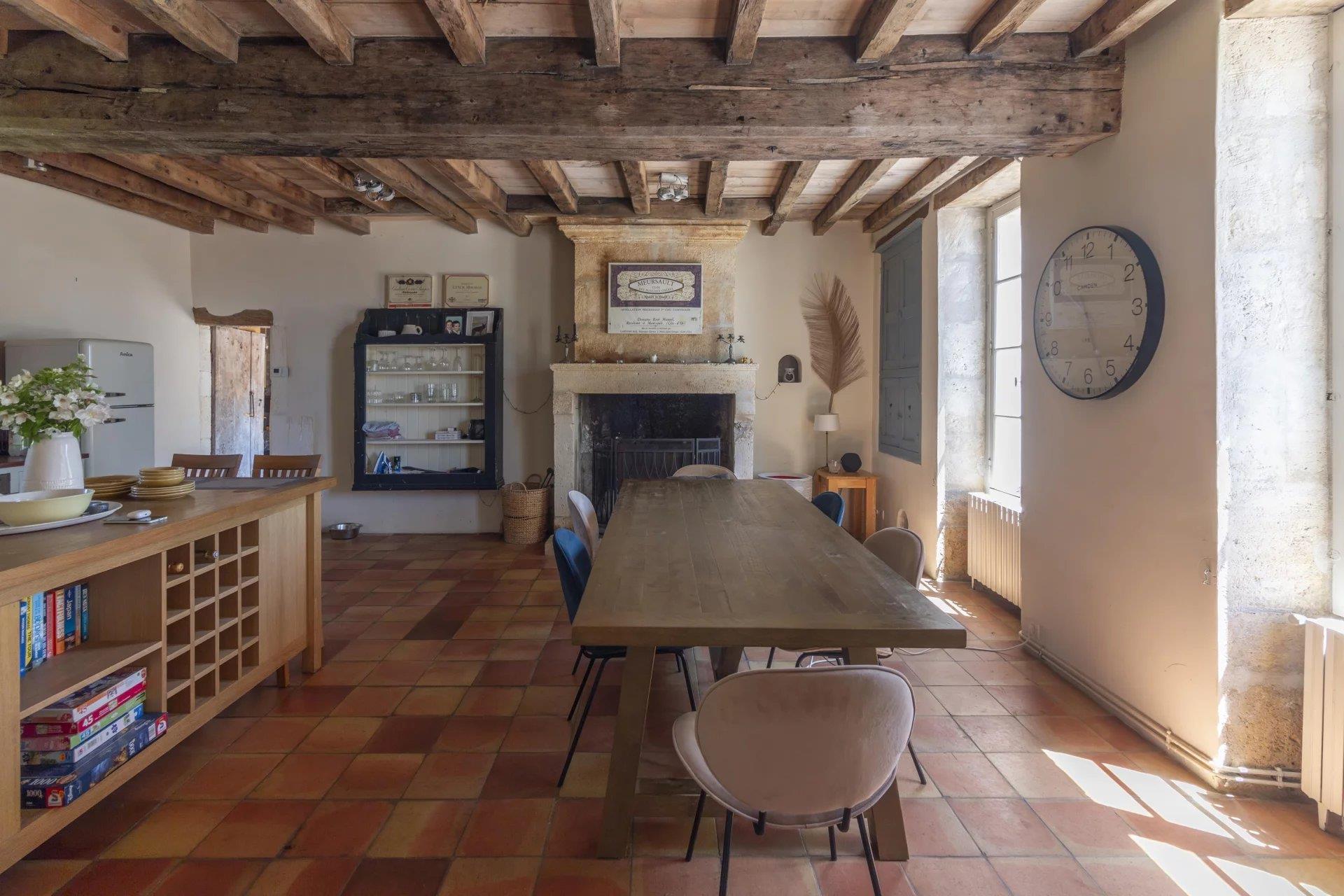 Beautiful logis with pool, guest cottage and superb vineyard views