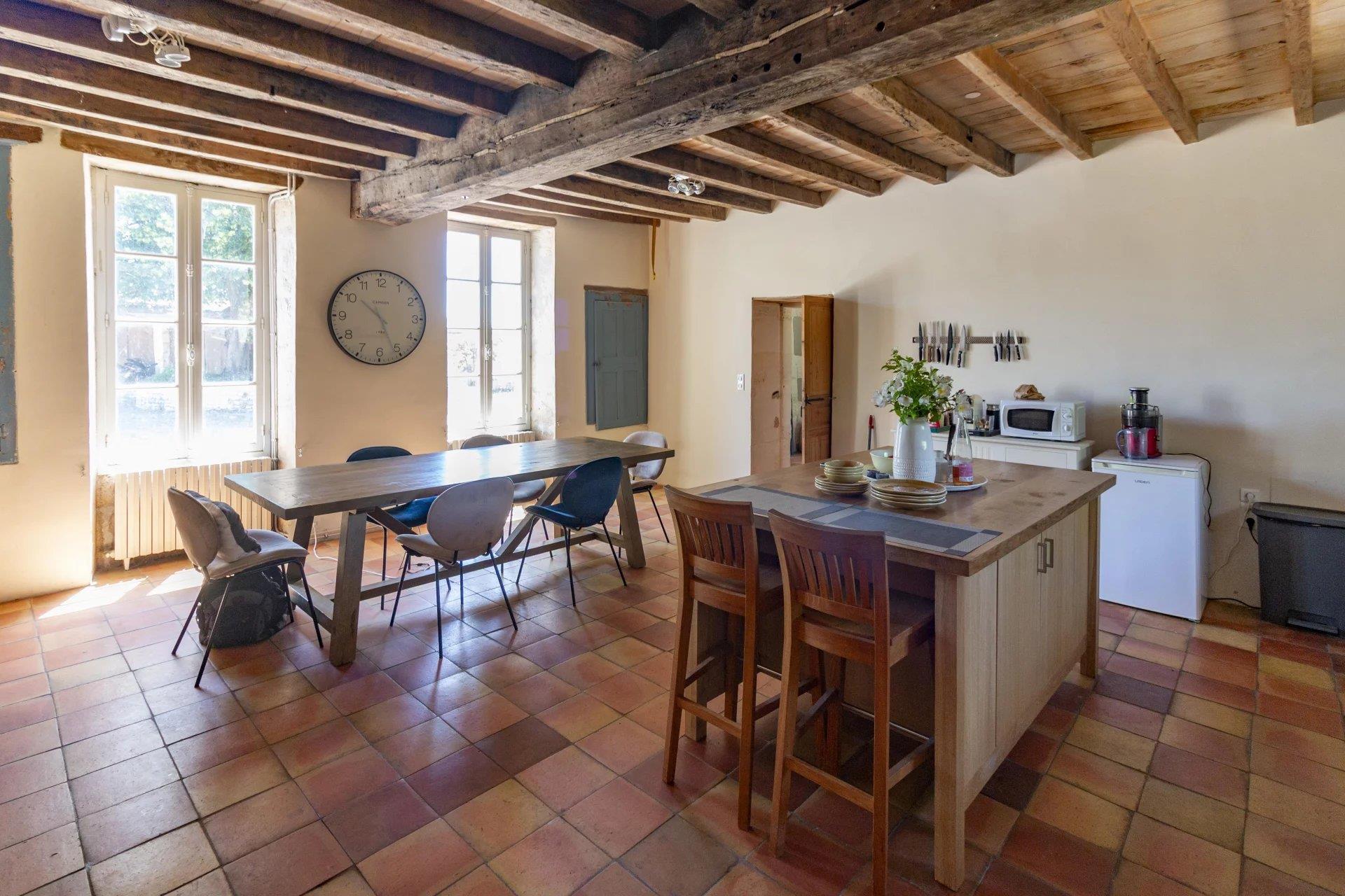 Beautiful logis with pool, guest cottage and superb vineyard views