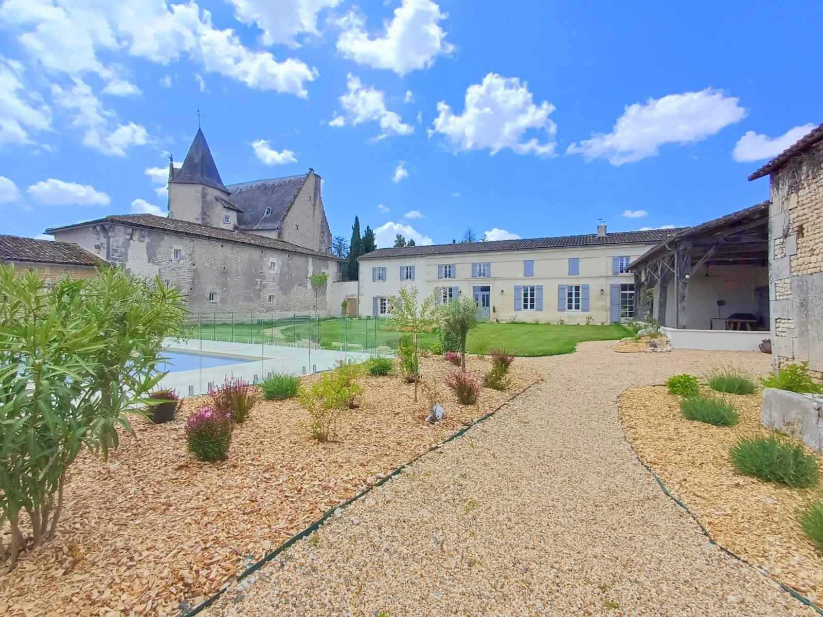 Elegant "Maison de Maître" with Pool and Vineyard Views near Jonzac