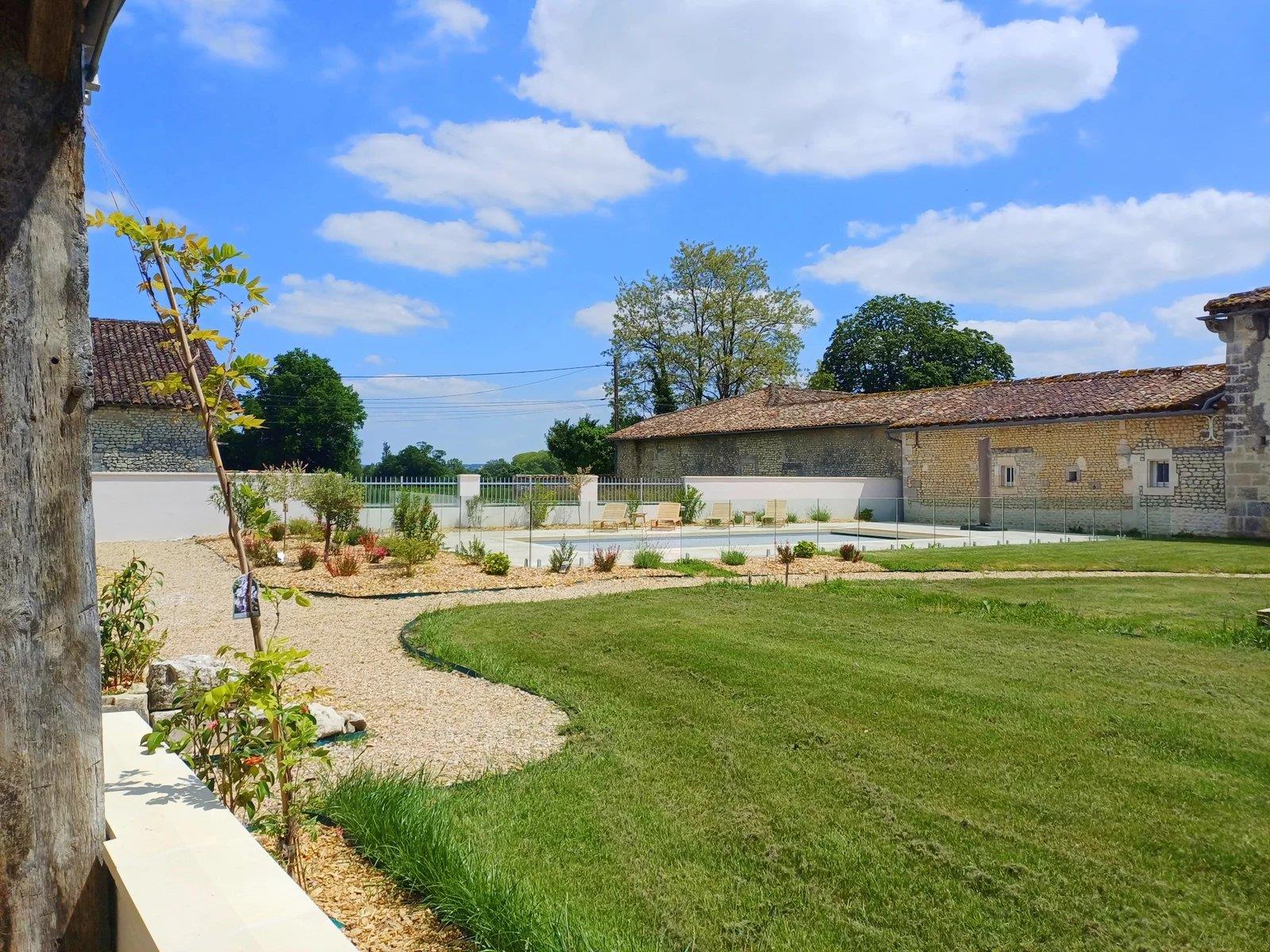 Elegant "Maison de Maître" with Pool and Vineyard Views near Jonzac