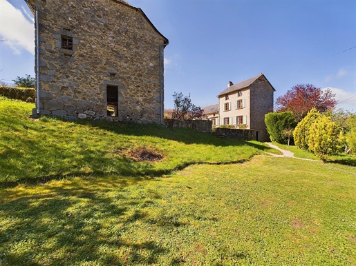 Immaculate 4 bedroom property with stunning barn