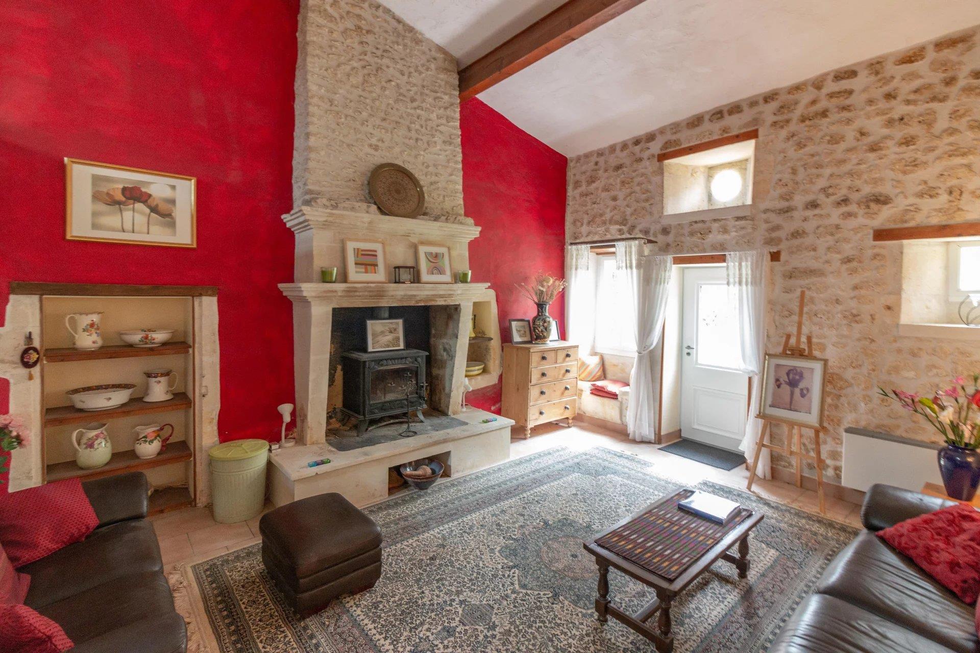 Beautiful Character property with pool and guest annexe in fabulous location (instant income potenti