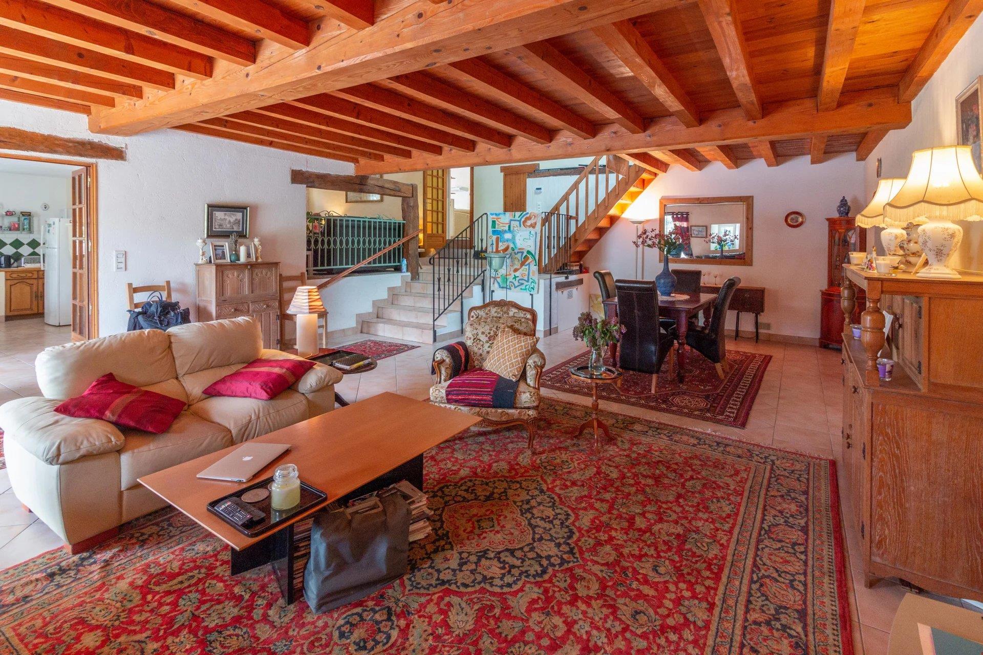 Beautiful Character property with pool and guest annexe in fabulous location (instant income potenti