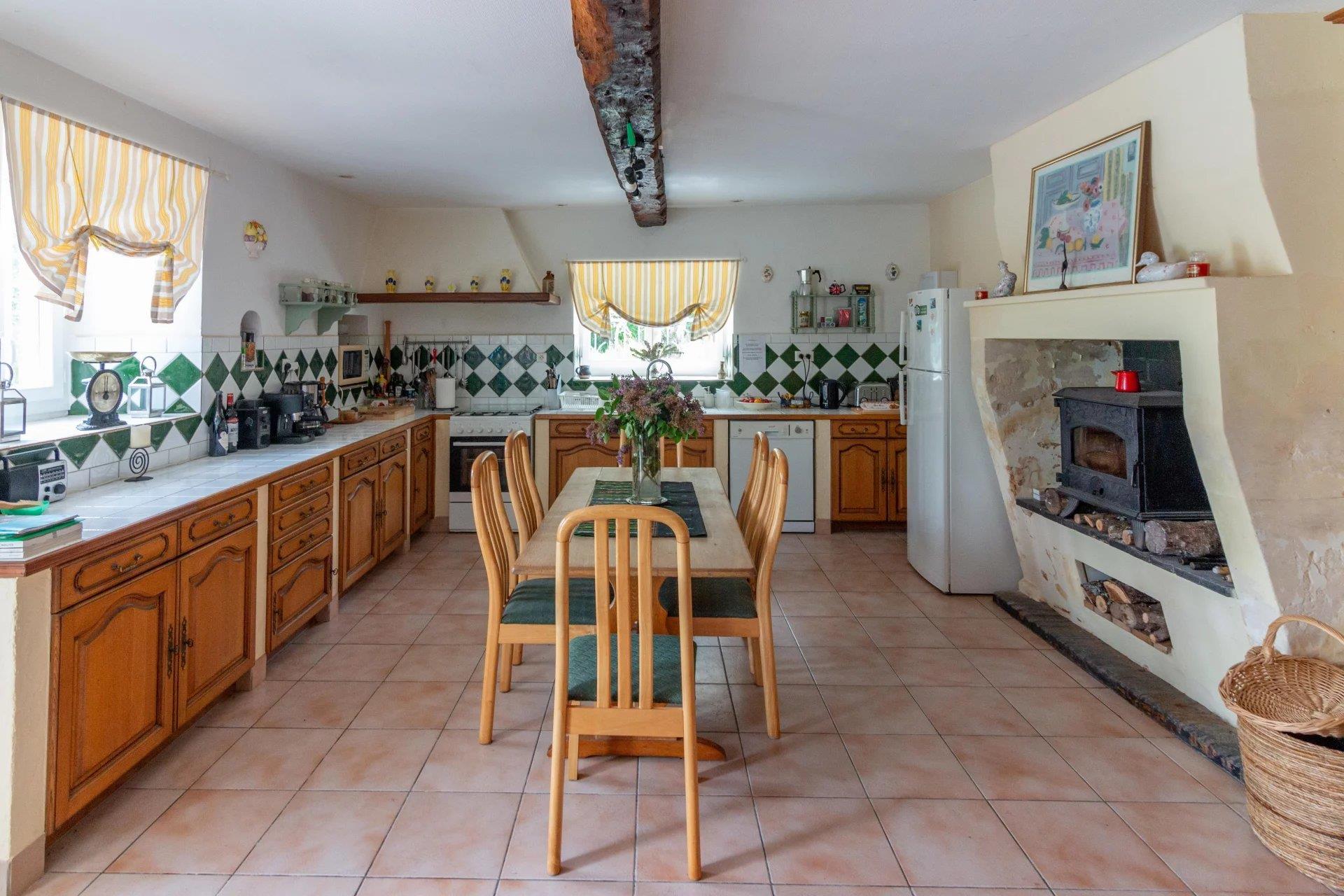 Beautiful Character property with pool and guest annexe in fabulous location (instant income potenti