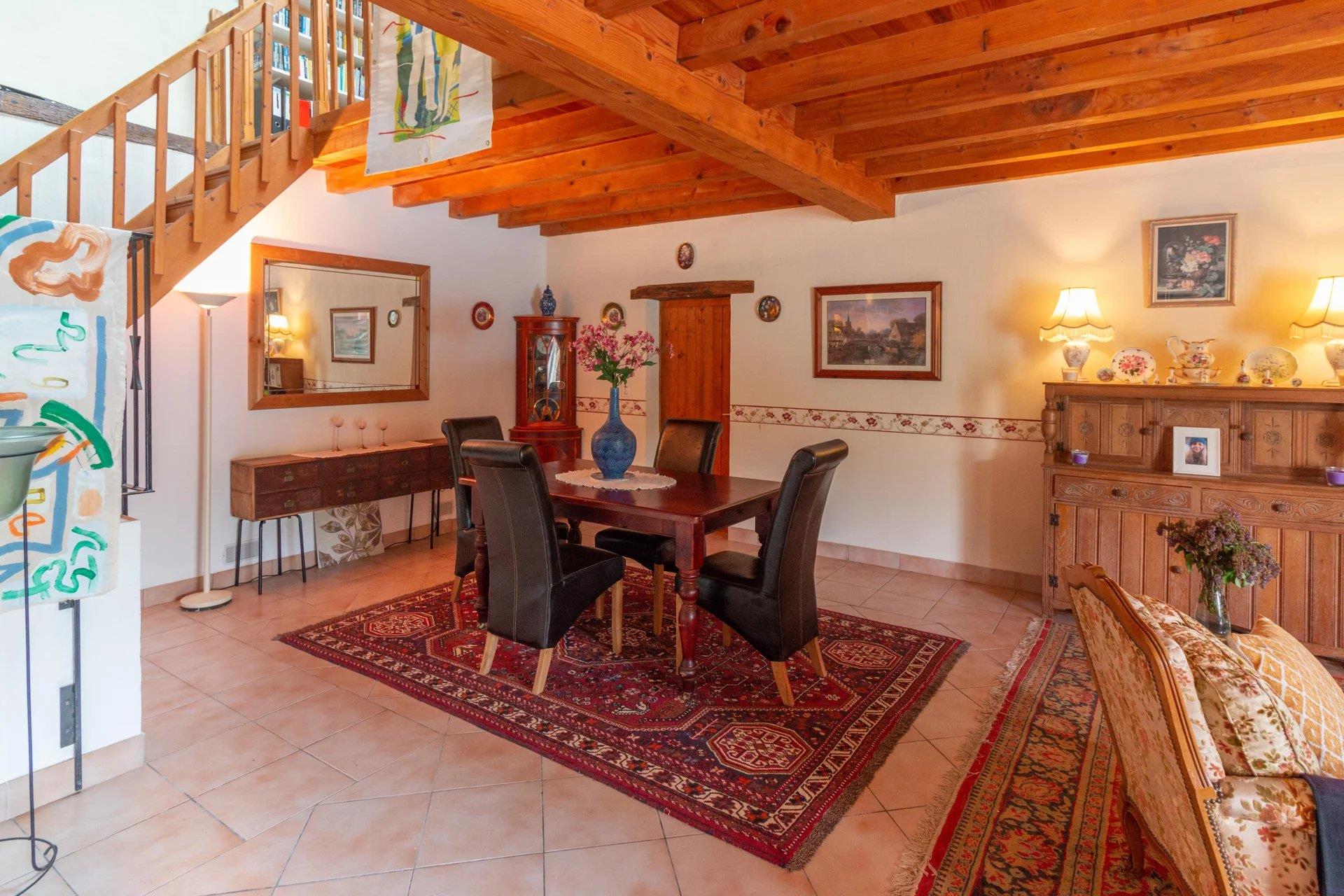 Beautiful Character property with pool and guest annexe in fabulous location (instant income potenti