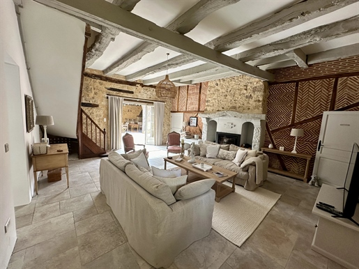 Immaculately presented and recently renovated family home in heart of the Dordogne