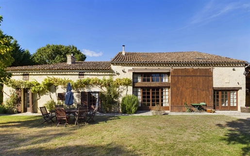 Beautiful 5 bedroom stone property with 2 cottages and pool, just 1 hour from Bordeaux, near St Emil