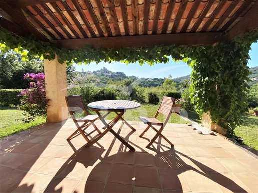 Experience the charm of the countryside with a breathtaking view in Grimaud!