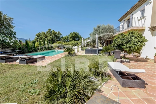 Grimaud: very close to the village