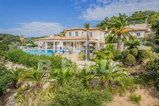 Sainte Maxime: Villa in a dominant position with a view of the Gulf of Saint Tropez