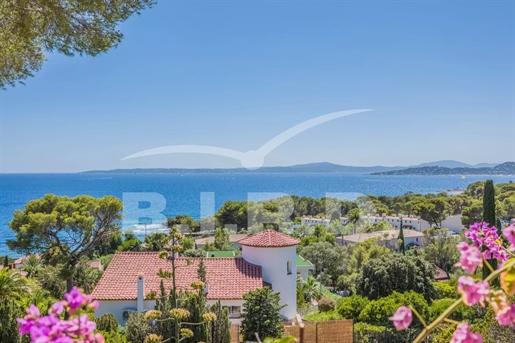 Les Issambres : panoramic sea view over the Gulf of Saint-Tropez