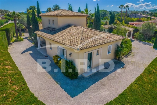 Grimaud : close to the beach, in a small, sought-after estate