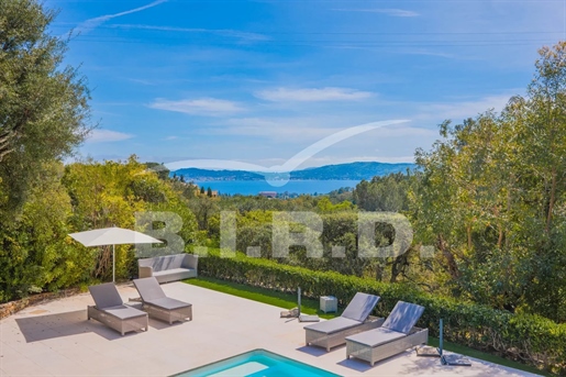 Grimaud: In a sought-after estate Villa with sea view