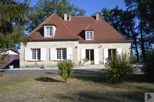 Stone house: 140 m2, 4 bedrooms, 4600 m2 of land, + 100 m2 shed in dominant position
