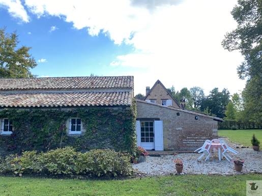 Old Renovated farmhouse: 204 m2 living space with land of 4816m2