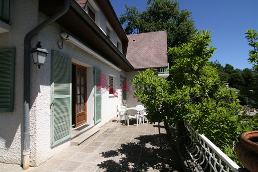 ב Aurec-Sur-Loire, בית עם 6 חדרי שינה לקנות