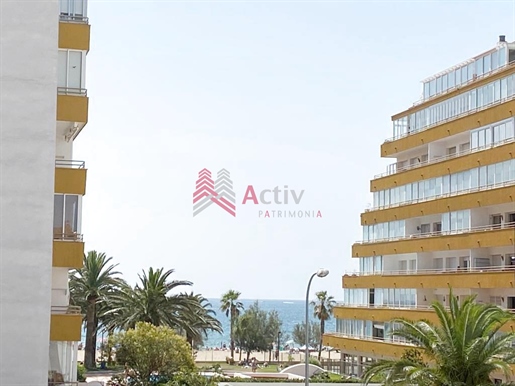 For sale in Roses: apartment with balcony, sea view.