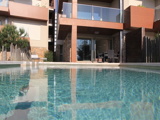 2 Bedroom apartment with private pool and garden, in front of Troia's beach