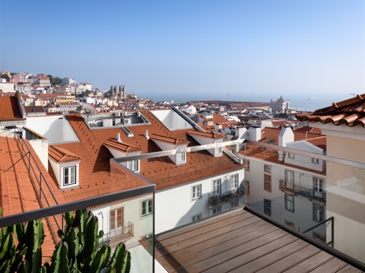 Penthouse in Chiado with terrace, balconies and river view