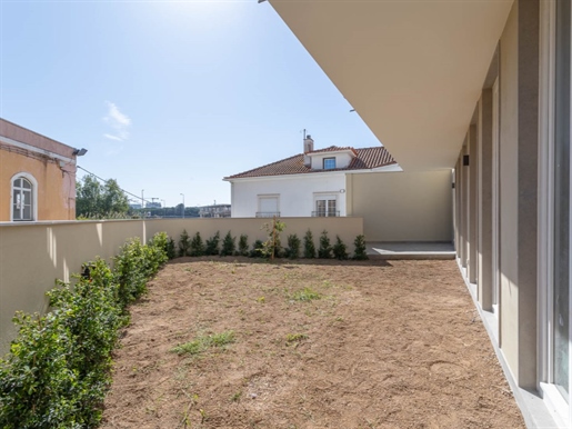 3 Bedroom apartment, small garden, in Olivais