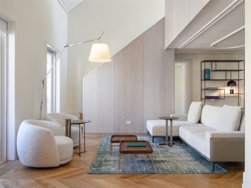 Luxury penthouse, 4 bedrooms, balcony and garage near Marquês and Av. Liberdade