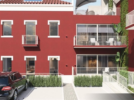 Appartement avec 4 chambres + Bureau, copropriété avec parking, Monte Estoril