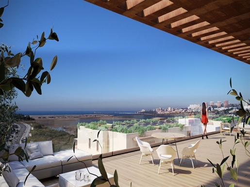 3 Bedroom apartment with terrace overlooking river, Vila Nova de Gaia