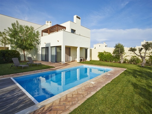 2 bedroom villa, in front of the beach, with guaranteed investment in Algarve