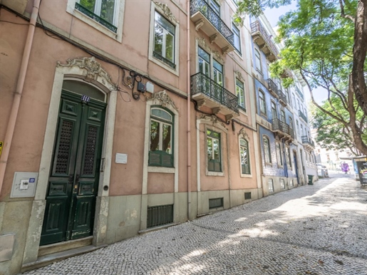 5 Bedroom Duplex Apartment, High Ceilings, Santos - Lisbon