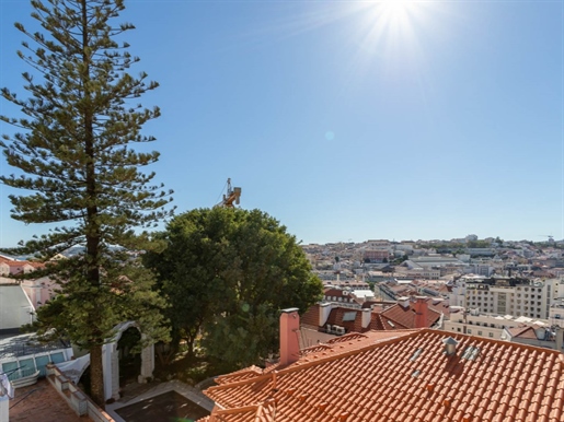 Maison pour réhabilitation, jardin et vues, Château de Lisbonne
