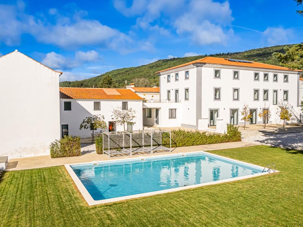 A refuge in Alto Alentejo with tourist investment option. Swimming pool with stunning views over the