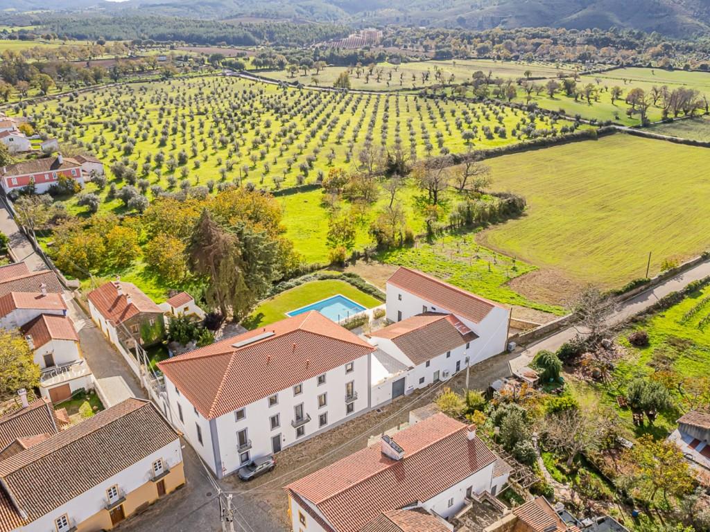 A refuge in Alto Alentejo with tourist investment option. Swimming pool with stunning views over the