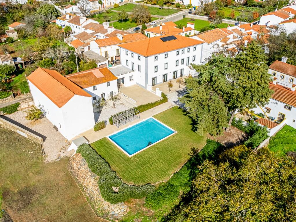 A refuge in Alto Alentejo with tourist investment option. Swimming pool with stunning views over the